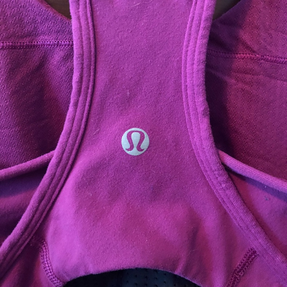 Beautiful Lululemon tank.